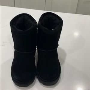 BEARPAW Kids Black Boots brand new never been